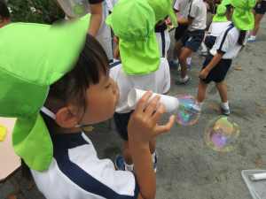 年長さんのシャボン玉遊び 園からのお知らせ 学校法人とくのう学園 黒田幼稚園